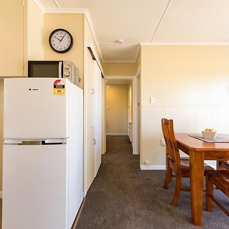 Waitangi Beach Bach 30B Екстер'єр фото