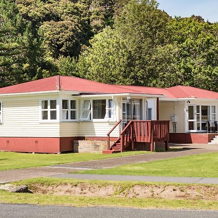 Waitangi Beach Bach 30B Екстер'єр фото