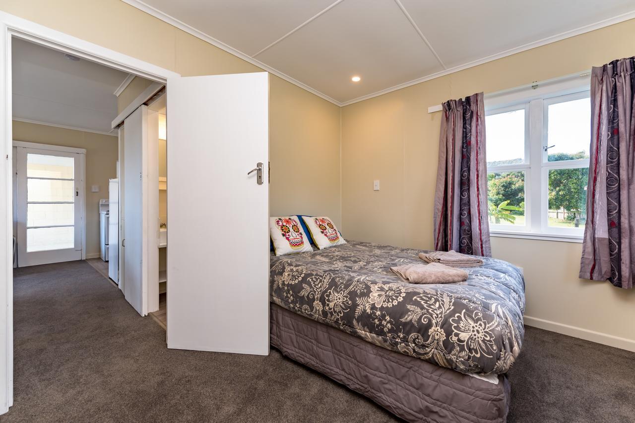Waitangi Beach Bach 30B Екстер'єр фото