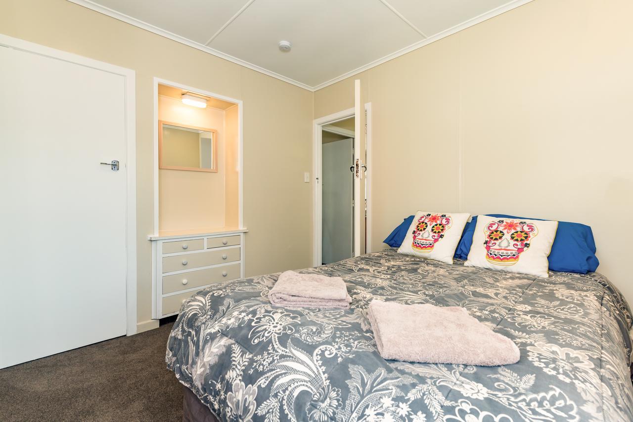 Waitangi Beach Bach 30B Екстер'єр фото