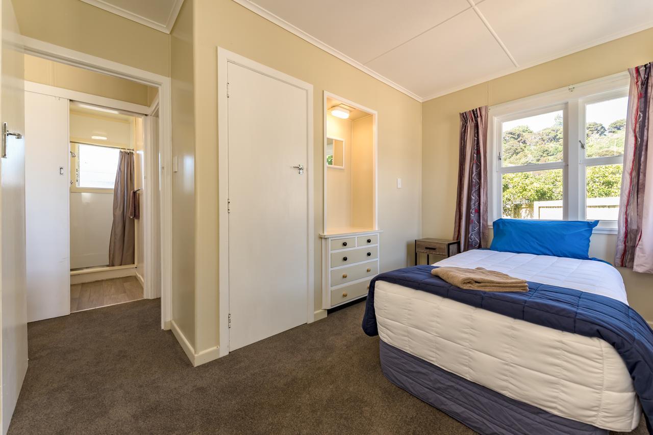 Waitangi Beach Bach 30B Екстер'єр фото