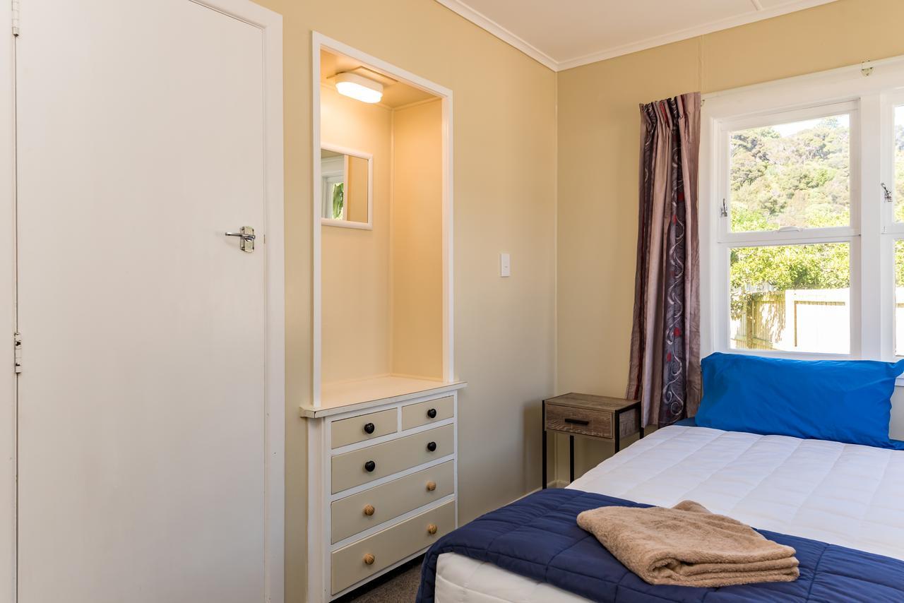 Waitangi Beach Bach 30B Екстер'єр фото