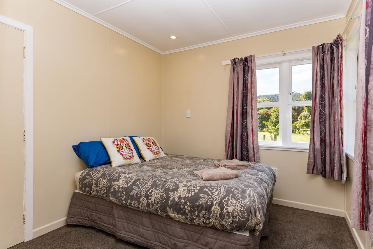 Waitangi Beach Bach 30B Екстер'єр фото