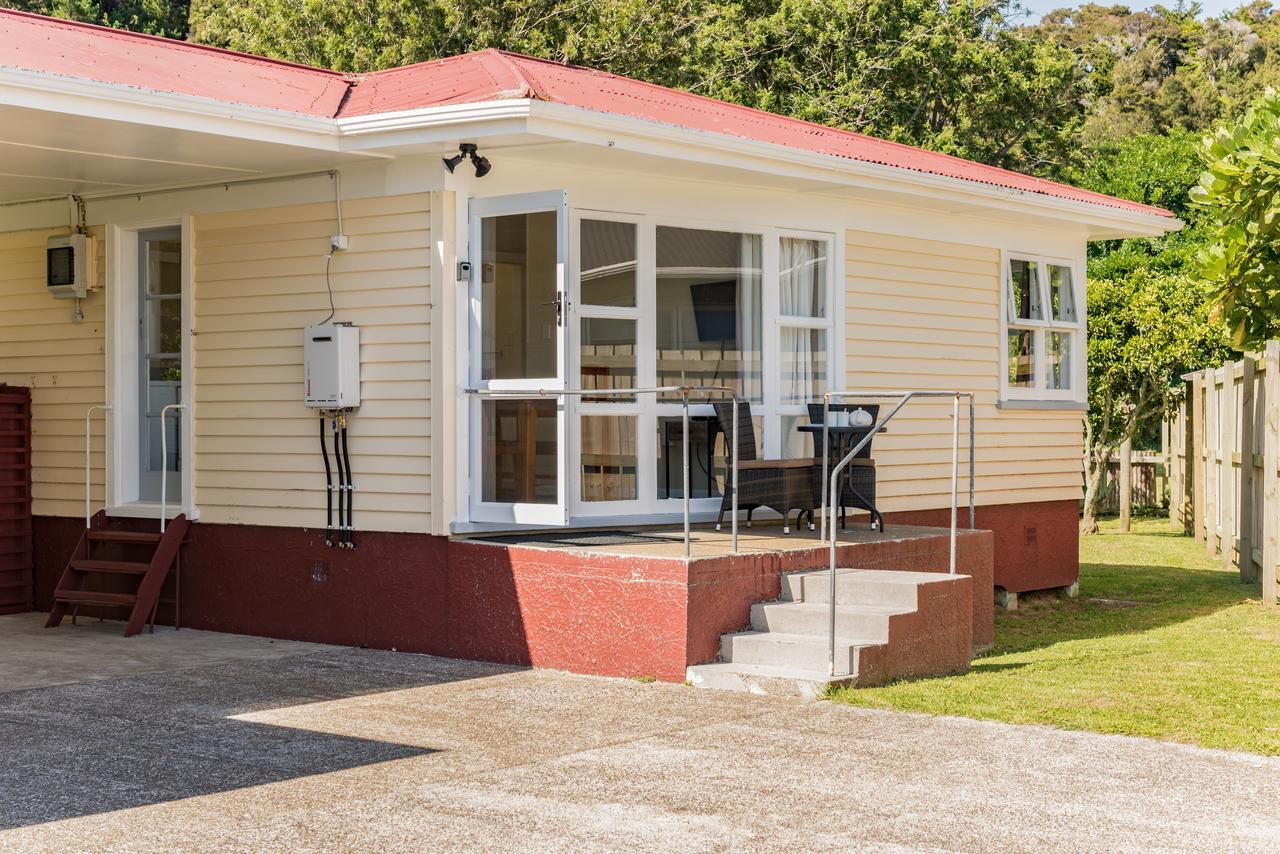 Waitangi Beach Bach 30B Екстер'єр фото