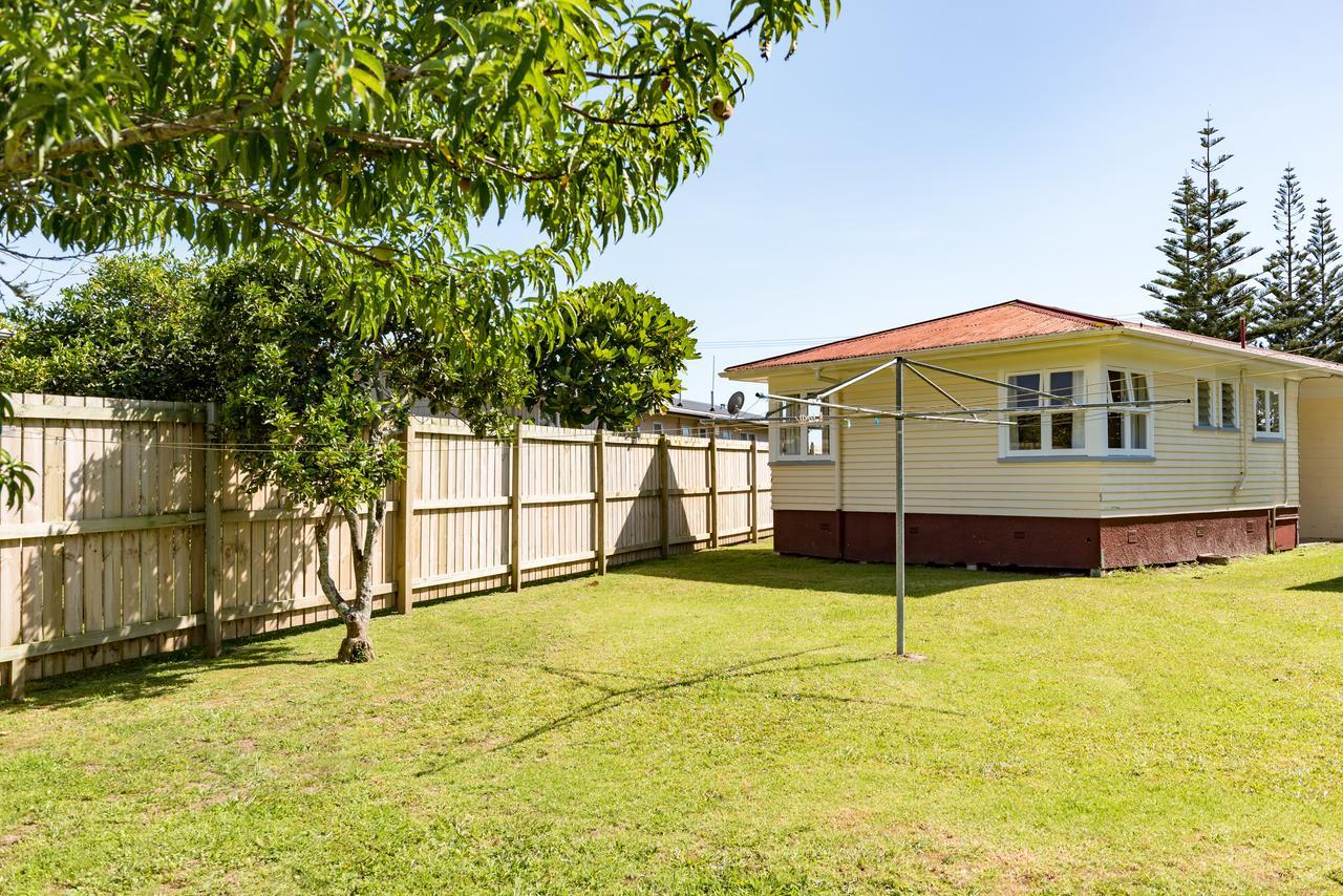 Waitangi Beach Bach 30B Екстер'єр фото
