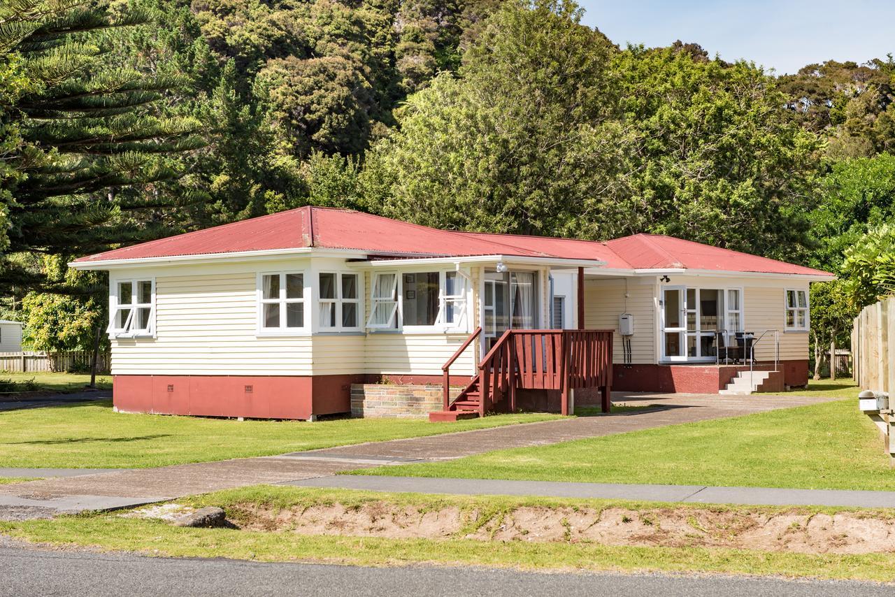 Waitangi Beach Bach 30B Екстер'єр фото